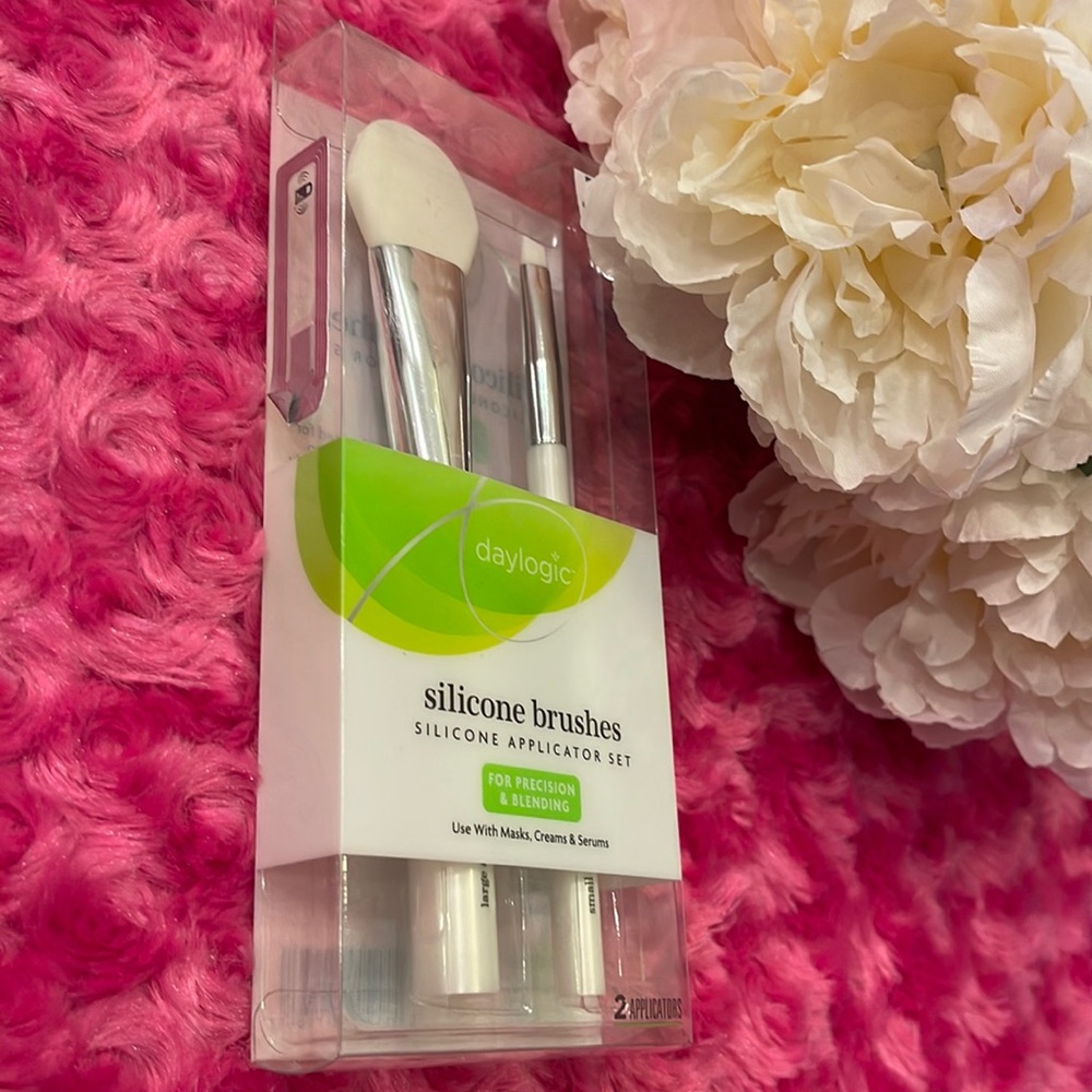 NWT Silicone Brushes For Precision Blending Creams & Serums - 2 Applicators